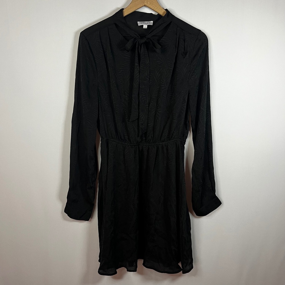 Gilli Dress Women Large Patterned Long Sleeve Button Front Tie Neck Knee Length